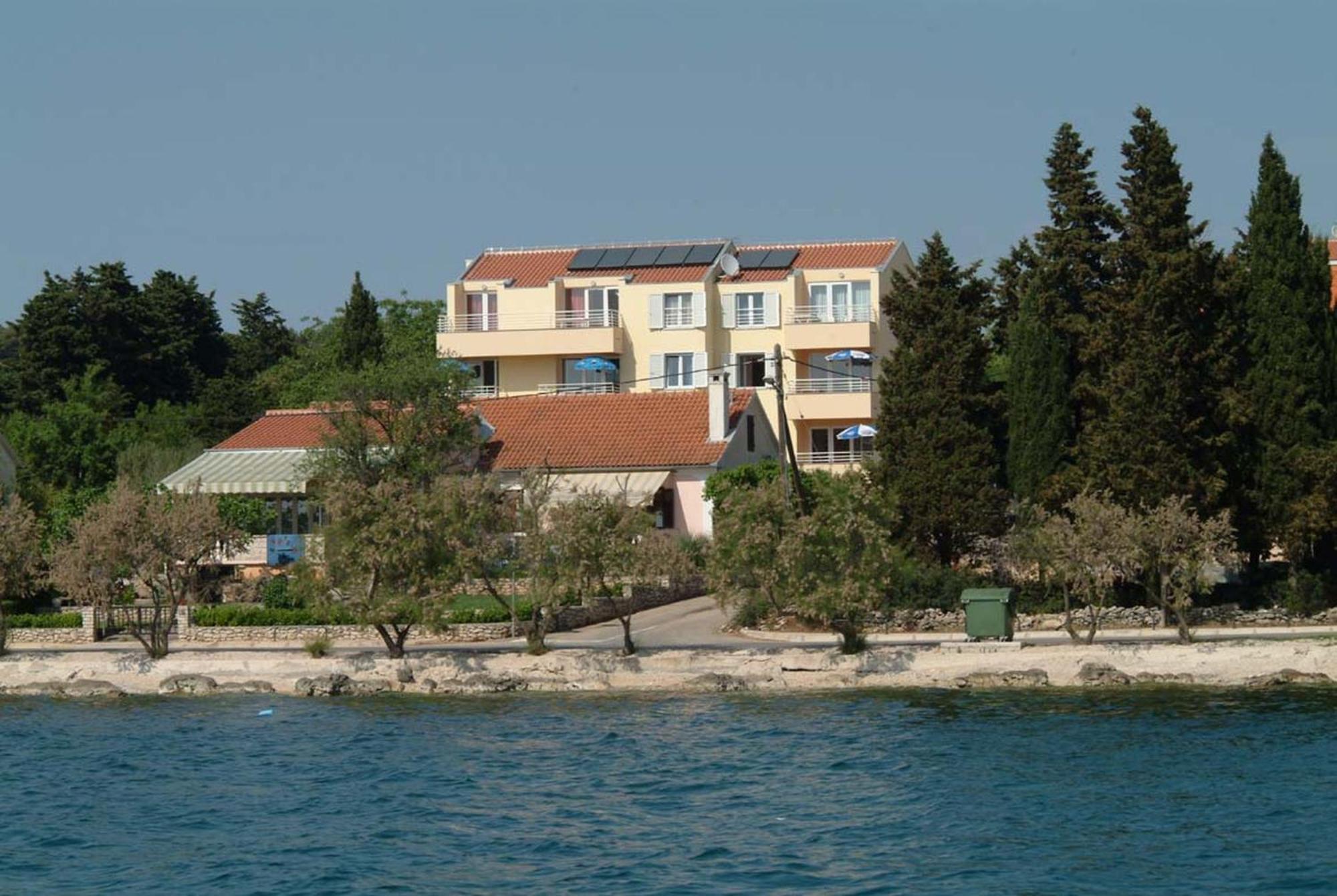 Apartmani Basioli 扎达尔 外观 照片